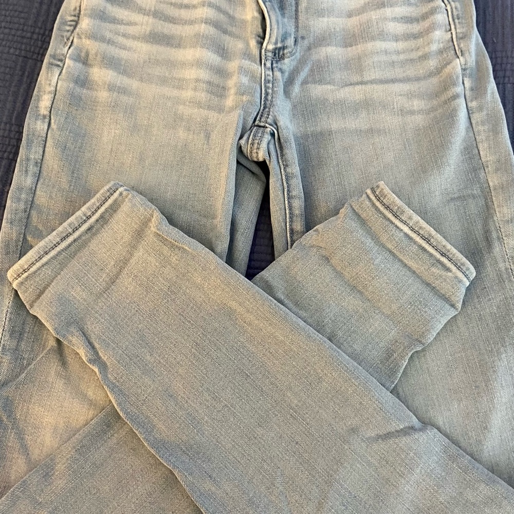 American eagle jeans. Light wash size 6 Long